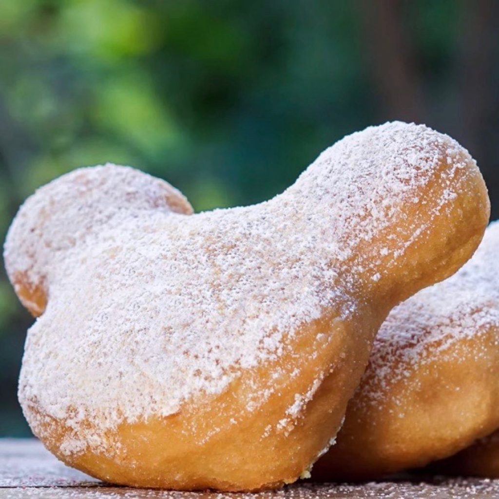 Mickey-shaped snacks - Beignets