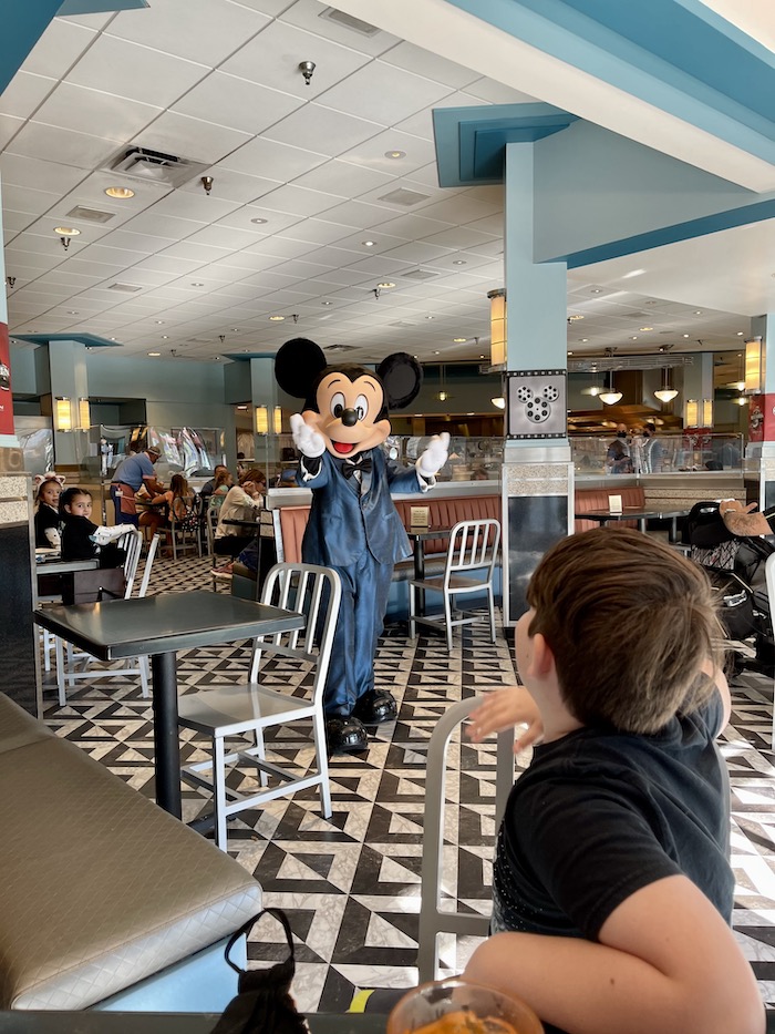Hollywood & Vine Character Meal Review